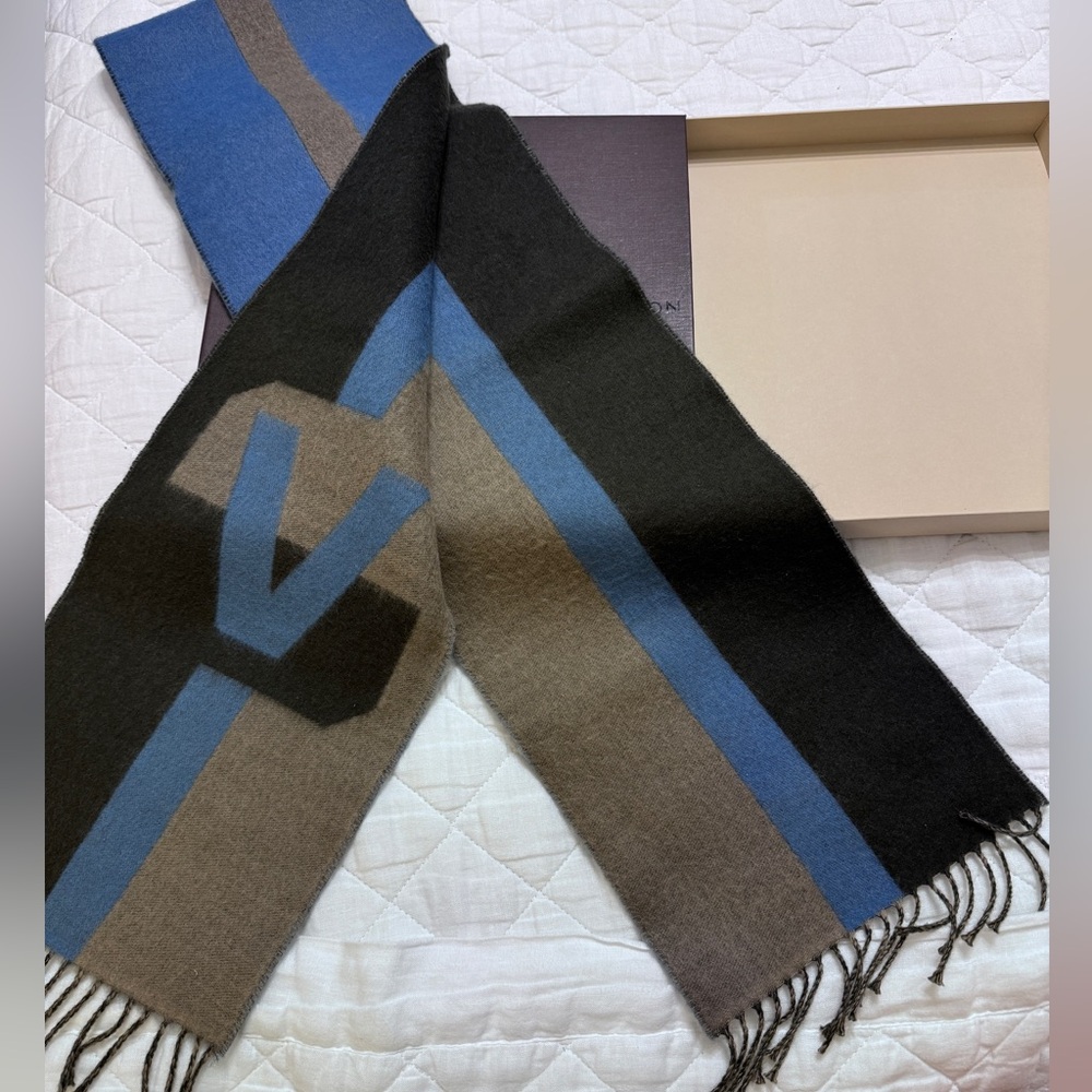 Louis Vuitton Wool / Cashmere Scarf - Men’s Collection - Picture 2 of 10